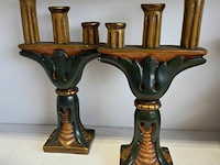 2 kandelaars met bladvormige deco