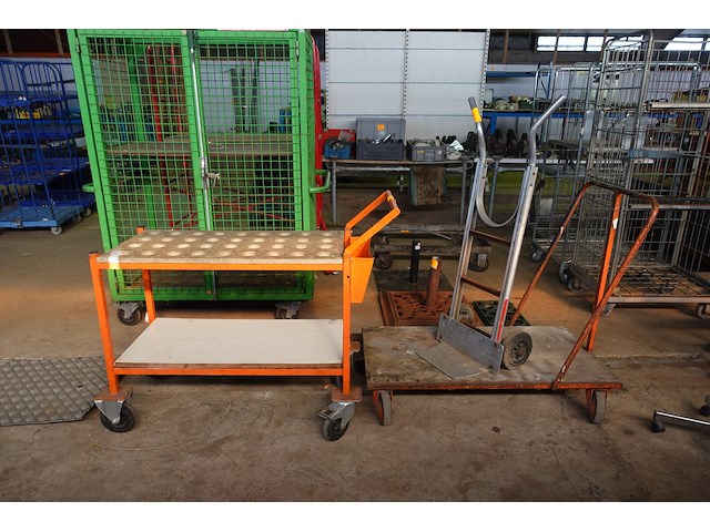 2 karren en 1 steekwagen (duvelke) - afbeelding 1 van  6