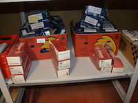 2 kartonnen dozen met klinken - afbeelding 1 van  11