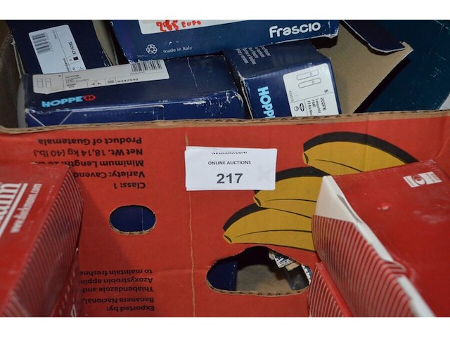 2 kartonnen dozen met klinken - afbeelding 7 van  11