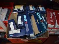 2 kartonnen dozen met klinken - afbeelding 8 van  11