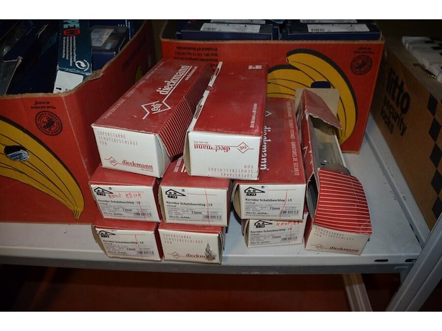 2 kartonnen dozen met klinken - afbeelding 10 van  11
