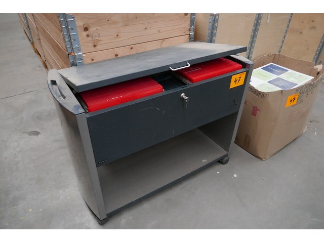 2 kastjes + bureaubenodigheden - afbeelding 2 van  4