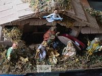 2 kerststallen en div kaarsen - afbeelding 2 van  5