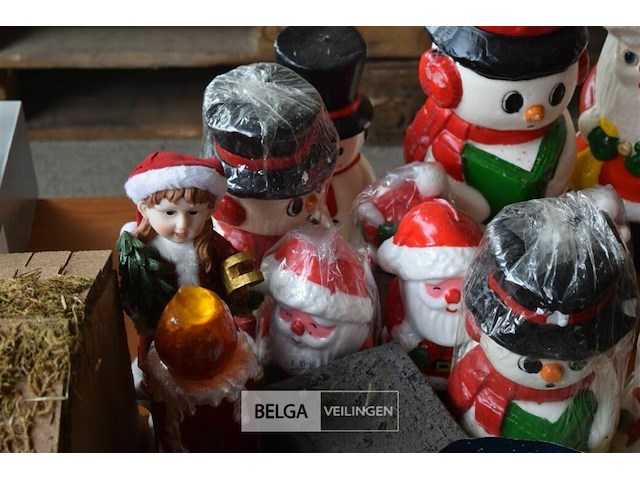 2 kerststallen en div kaarsen - afbeelding 4 van  5