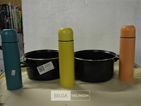 2 ketels, 20 onderleggers, 3 thermokannen