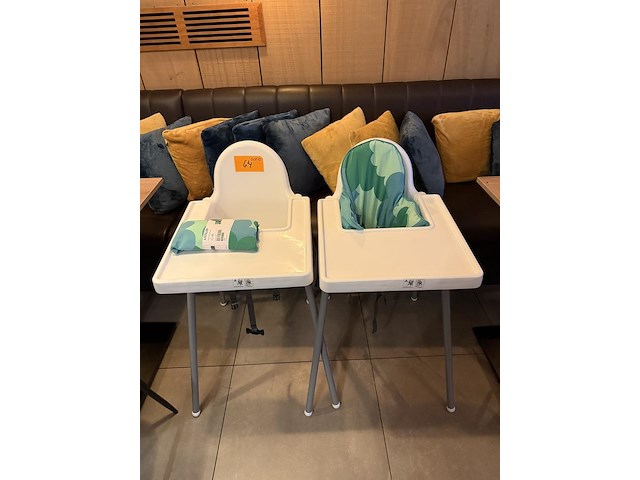 2 kinderstoeltjes + 20 tal sierkussens - afbeelding 1 van  6