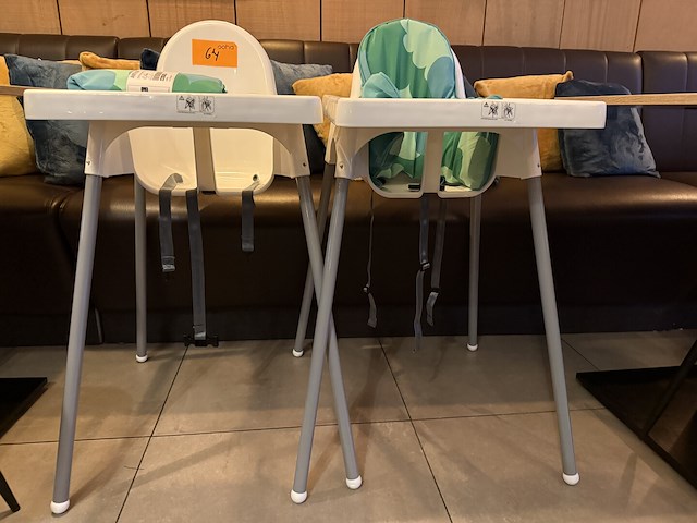 2 kinderstoeltjes + 20 tal sierkussens - afbeelding 4 van  6