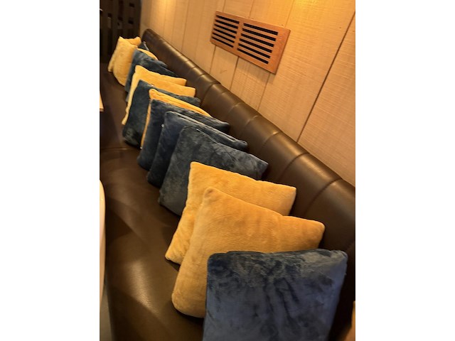 2 kinderstoeltjes + 20 tal sierkussens - afbeelding 5 van  6