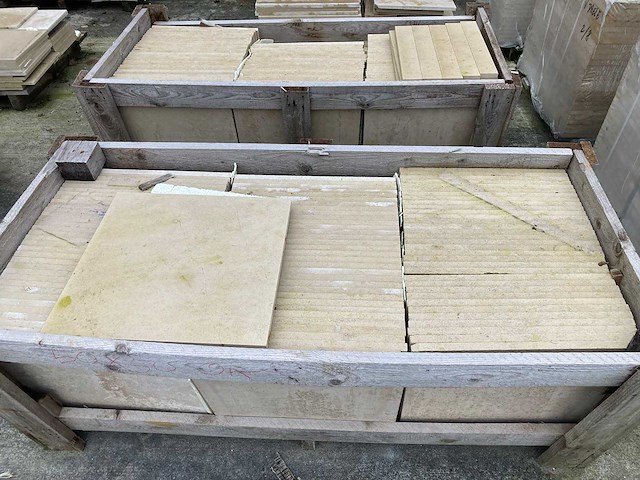 2 kisten bourgondische witsteen massangis 50/50/2: 46m² - afbeelding 1 van  2
