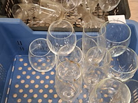 2 kisten met diverse glazen - afbeelding 1 van  1