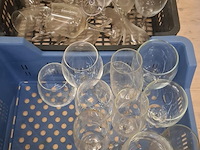 2 kisten met glazen - afbeelding 1 van  1