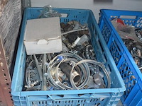 2 kisten met waterleiding materiaal - afbeelding 2 van  7