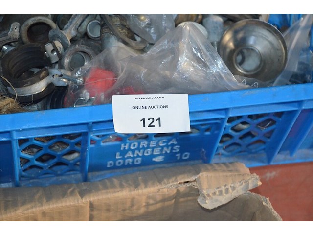 2 kisten met waterleiding materiaal - afbeelding 3 van  7