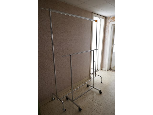 2 kledijrekken - afbeelding 1 van  4