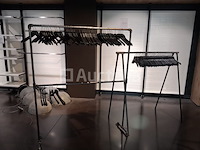 2 kledingrekken - afbeelding 1 van  1