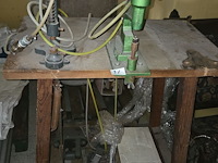 2 knopenmachines op onderstel - afbeelding 1 van  2