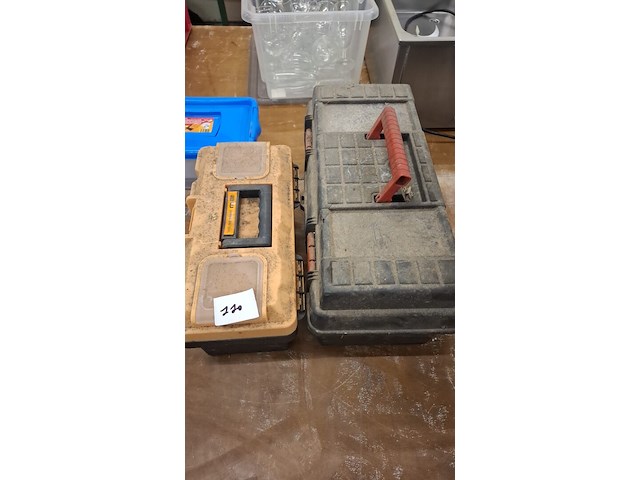 2 koffers - afbeelding 1 van  1