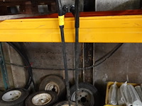 2 krikken - afbeelding 1 van  1