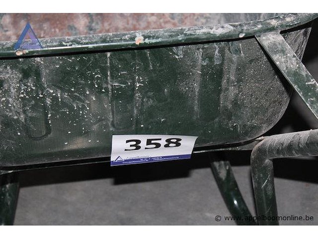 2 kruiwagens - afbeelding 1 van  2