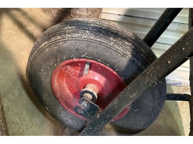 2 kruiwagens - afbeelding 2 van  3