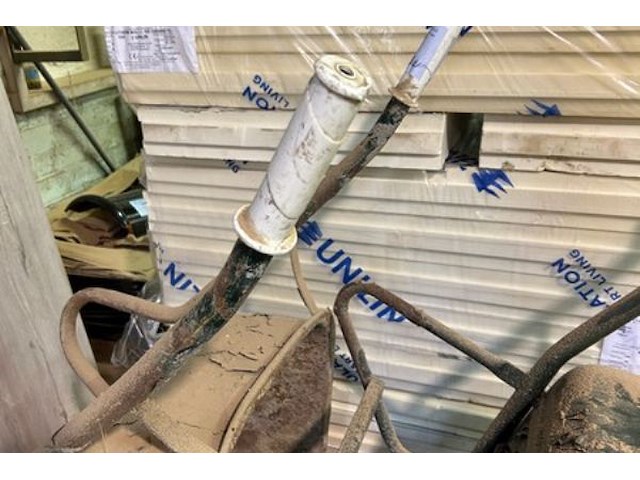 2 kruiwagens - afbeelding 3 van  3