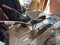 2 kruiwagens - afbeelding 1 van  2