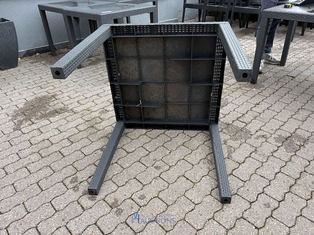 2 kunststof tuintafels - afbeelding 4 van  5