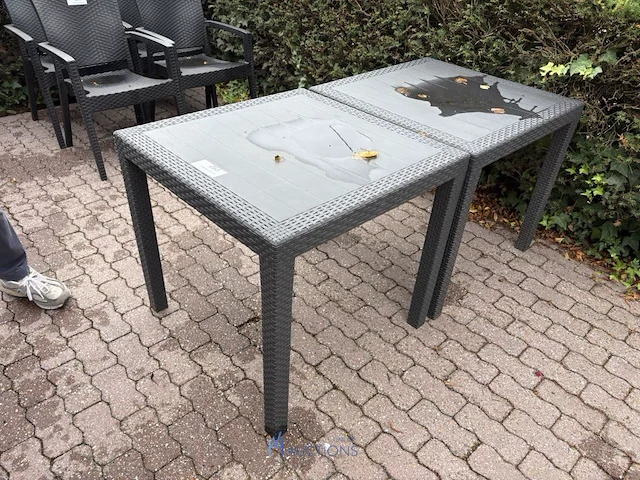 2 kunststof tuintafels - afbeelding 5 van  5
