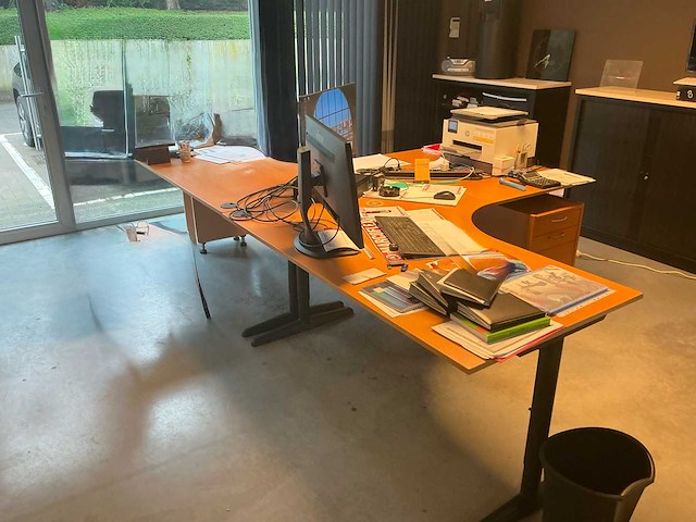 2 l- bureaus 2m/2m. (links en rechts) met lade blokken - afbeelding 1 van  4