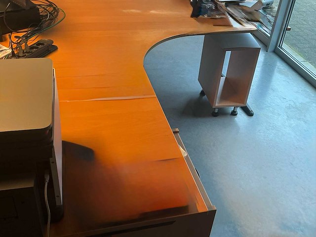 2 l- bureaus 2m/2m. (links en rechts) met lade blokken - afbeelding 4 van  4