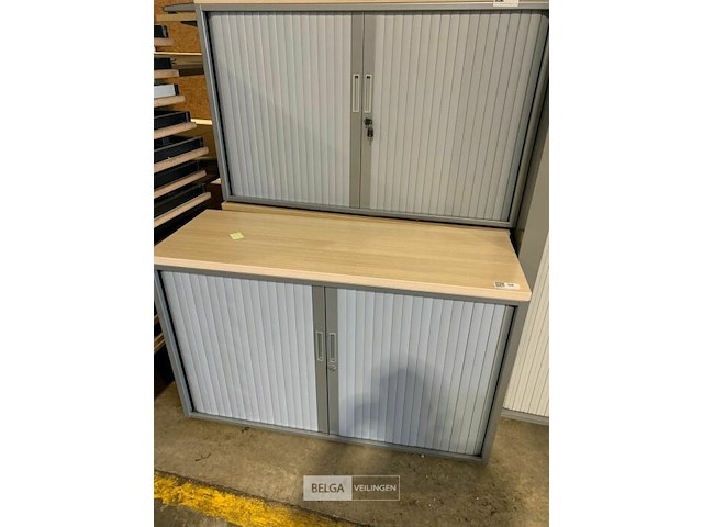 2 lage bureelkasten en met schuifdeuren - afbeelding 1 van  2