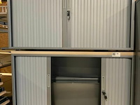 2 lage bureelkasten en met schuifdeuren - afbeelding 1 van  1