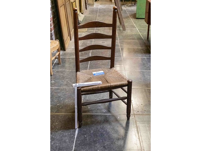 2 lage stoelen - afbeelding 2 van  4