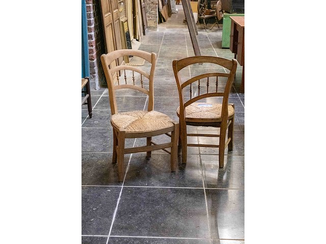 2 lage stoelen - afbeelding 3 van  3