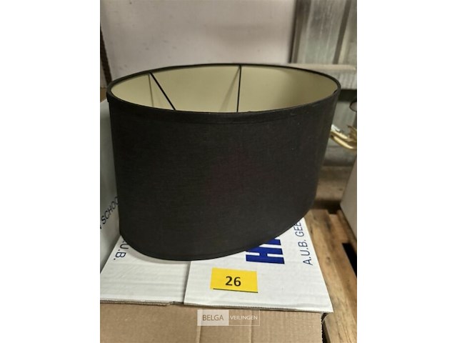 2 lampenkappen passen op kavel 015 - afbeelding 1 van  3