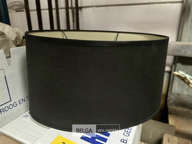 2 lampenkappen passen op kavel 015 - afbeelding 2 van  3