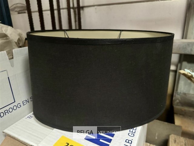 2 lampenkappen passen op kavel 015 - afbeelding 3 van  3