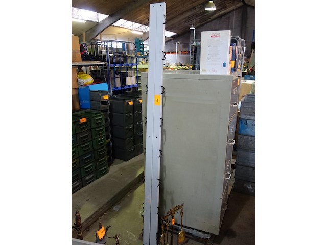 2 latten met 8 kapstokhaken - afbeelding 1 van  2