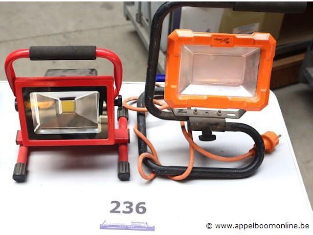 2 led werflampen wo oplaadbaar, werking niet gekend - afbeelding 1 van  2