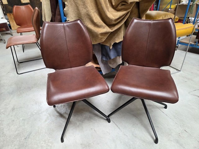 2 lederen draaistoelen bali - afbeelding 1 van  7