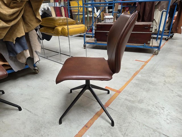 2 lederen draaistoelen bali - afbeelding 6 van  7