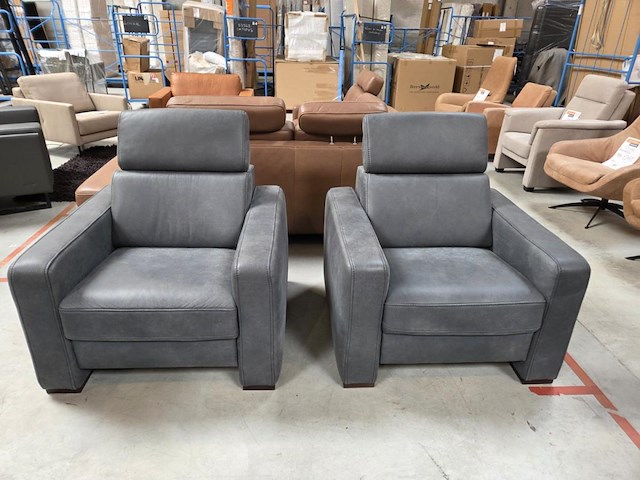 2 lederen fauteuilles hero - afbeelding 2 van  7