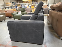 2 lederen fauteuilles hero - afbeelding 6 van  7