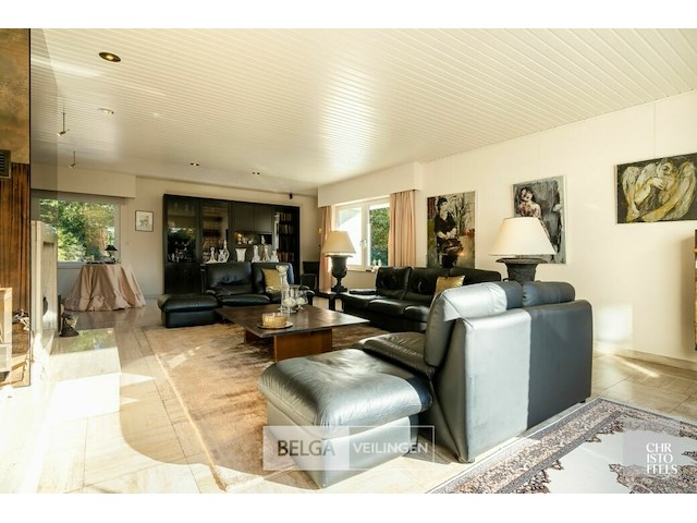 2 lederen voetbanken - afbeelding 1 van  2