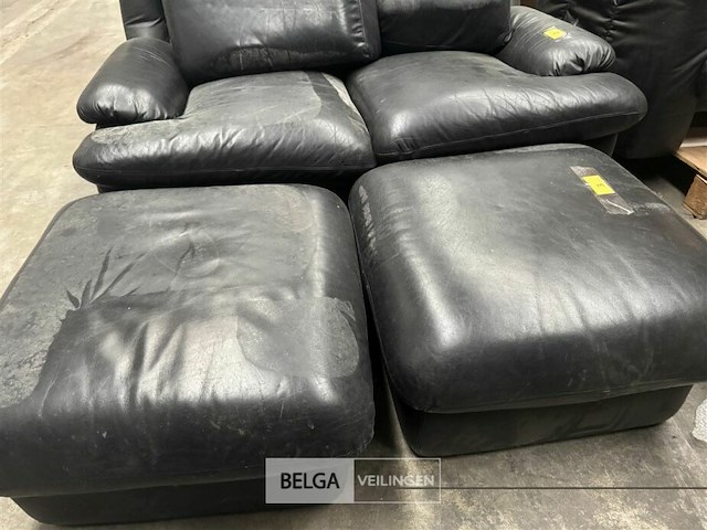 2 lederen voetbanken - afbeelding 2 van  2