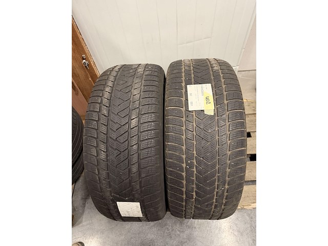 2 lege banden - afbeelding 1 van  2