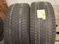 2 lege banden - afbeelding 1 van  2