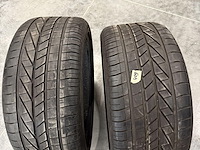 2 lege banden - afbeelding 1 van  2