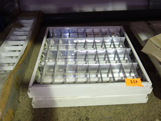 2 lichtarmaturen 60 x 60 cm - afbeelding 1 van  1